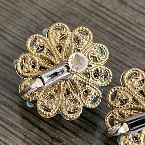 Vintage Japan Blue Flower Seed Bead Screw Back Clip Earrings - Picture 7 of 14